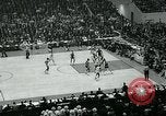 Standbild College Basketball Turnier Louisville Kentucky USA, 1963, aus Sekunde 38 historischem Filmmaterial Videoclip 65675039138