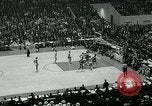 Standbild College Basketball Turnier Louisville Kentucky USA, 1963, aus Sekunde 39 historischem Filmmaterial Videoclip 65675039138
