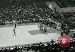 Standbild College Basketball Turnier Louisville Kentucky USA, 1963, aus Sekunde 40 historischem Filmmaterial Videoclip 65675039138