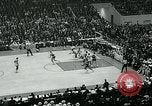 Standbild College Basketball Turnier Louisville Kentucky USA, 1963, aus Sekunde 41 historischem Filmmaterial Videoclip 65675039138