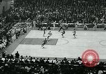 Standbild College Basketball Turnier Louisville Kentucky USA, 1963, aus Sekunde 44 historischem Filmmaterial Videoclip 65675039138