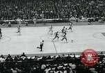 Standbild College Basketball Turnier Louisville Kentucky USA, 1963, aus Sekunde 49 historischem Filmmaterial Videoclip 65675039138