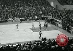 Standbild College Basketball Turnier Louisville Kentucky USA, 1963, aus Sekunde 51 historischem Filmmaterial Videoclip 65675039138