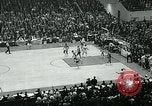 Standbild College Basketball Turnier Louisville Kentucky USA, 1963, aus Sekunde 54 historischem Filmmaterial Videoclip 65675039138
