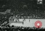Standbild College Basketball Turnier Louisville Kentucky USA, 1963, aus Sekunde 57 historischem Filmmaterial Videoclip 65675039138