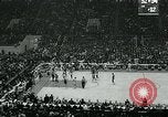 Standbild College Basketball Turnier Louisville Kentucky USA, 1963, aus Sekunde 58 historischem Filmmaterial Videoclip 65675039138