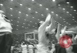 Standbild College Basketball Turnier Louisville Kentucky USA, 1963, aus Sekunde 59 historischem Filmmaterial Videoclip 65675039138