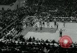 Standbild College Basketball Turnier Louisville Kentucky USA, 1963, aus Sekunde 60 historischem Filmmaterial Videoclip 65675039138