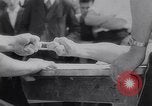 Image doigt Wrestling la Bavière en Allemagne, 1963, de la seconde 8 séquences d'archives historiques vidéo 65675039157