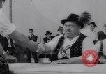 Image doigt Wrestling la Bavière en Allemagne, 1963, de la seconde 20 séquences d'archives historiques vidéo 65675039157