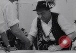 Image doigt Wrestling la Bavière en Allemagne, 1963, de la seconde 21 séquences d'archives historiques vidéo 65675039157