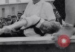 Image doigt Wrestling la Bavière en Allemagne, 1963, de la seconde 25 séquences d'archives historiques vidéo 65675039157
