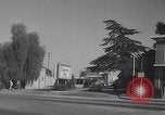 Immagine di Pranzo di scrittori di Hollywood e gli attori in città universale California United States USA, 1963, secondo 6 filmato di repertorio 65675039166