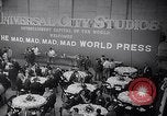 Immagine di Pranzo di scrittori di Hollywood e gli attori in città universale California United States USA, 1963, secondo 8 filmato di repertorio 65675039166