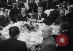 Immagine di Pranzo di scrittori di Hollywood e gli attori in città universale California United States USA, 1963, secondo 13 filmato di repertorio 65675039166