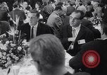 Immagine di Pranzo di scrittori di Hollywood e gli attori in città universale California United States USA, 1963, secondo 14 filmato di repertorio 65675039166