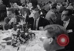 Immagine di Pranzo di scrittori di Hollywood e gli attori in città universale California United States USA, 1963, secondo 15 filmato di repertorio 65675039166