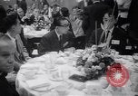 Immagine di Pranzo di scrittori di Hollywood e gli attori in città universale California United States USA, 1963, secondo 23 filmato di repertorio 65675039166