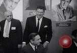 Immagine di Pranzo di scrittori di Hollywood e gli attori in città universale California United States USA, 1963, secondo 32 filmato di repertorio 65675039166
