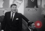 Immagine di Pranzo di scrittori di Hollywood e gli attori in città universale California United States USA, 1963, secondo 33 filmato di repertorio 65675039166