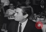 Immagine di Pranzo di scrittori di Hollywood e gli attori in città universale California United States USA, 1963, secondo 43 filmato di repertorio 65675039166