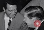 Immagine di Pranzo di scrittori di Hollywood e gli attori in città universale California United States USA, 1963, secondo 53 filmato di repertorio 65675039166