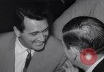 Immagine di Pranzo di scrittori di Hollywood e gli attori in città universale California United States USA, 1963, secondo 54 filmato di repertorio 65675039166