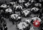 Immagine di Pranzo di scrittori di Hollywood e gli attori in città universale California United States USA, 1963, secondo 56 filmato di repertorio 65675039166