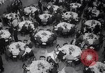 Immagine di Pranzo di scrittori di Hollywood e gli attori in città universale California United States USA, 1963, secondo 57 filmato di repertorio 65675039166