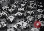 Immagine di Pranzo di scrittori di Hollywood e gli attori in città universale California United States USA, 1963, secondo 58 filmato di repertorio 65675039166