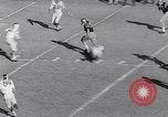 Standbild Football Game United States USA, 1963, aus Sekunde 16 historischem Filmmaterial Videoclip 65675039172
