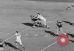 Standbild Football Game United States USA, 1963, aus Sekunde 17 historischem Filmmaterial Videoclip 65675039172