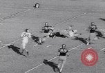 Standbild Football Game United States USA, 1963, aus Sekunde 18 historischem Filmmaterial Videoclip 65675039172