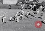 Standbild Football Game United States USA, 1963, aus Sekunde 22 historischem Filmmaterial Videoclip 65675039172