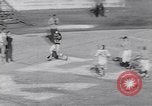 Standbild Football Game United States USA, 1963, aus Sekunde 25 historischem Filmmaterial Videoclip 65675039172