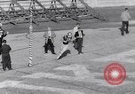 Standbild Football Game United States USA, 1963, aus Sekunde 26 historischem Filmmaterial Videoclip 65675039172