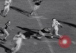 Standbild Football Game United States USA, 1963, aus Sekunde 35 historischem Filmmaterial Videoclip 65675039172