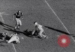 Standbild Football Game United States USA, 1963, aus Sekunde 36 historischem Filmmaterial Videoclip 65675039172