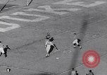 Standbild Football Game United States USA, 1963, aus Sekunde 42 historischem Filmmaterial Videoclip 65675039172
