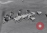 Standbild Football Game United States USA, 1963, aus Sekunde 45 historischem Filmmaterial Videoclip 65675039172