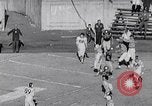 Standbild Football Game United States USA, 1963, aus Sekunde 53 historischem Filmmaterial Videoclip 65675039172
