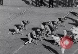 Standbild Football Game United States USA, 1963, aus Sekunde 55 historischem Filmmaterial Videoclip 65675039172