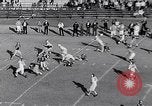 Standbild Football Game United States USA, 1963, aus Sekunde 58 historischem Filmmaterial Videoclip 65675039172