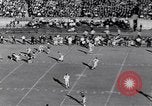 Standbild Football Game United States USA, 1963, aus Sekunde 59 historischem Filmmaterial Videoclip 65675039172
