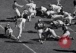 Standbild Fußball Ann Arbor Michigan USA, 1963, aus Sekunde 28 historischem Filmmaterial Videoclip 65675039174