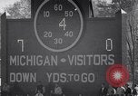 Standbild Fußball Ann Arbor Michigan USA, 1963, aus Sekunde 40 historischem Filmmaterial Videoclip 65675039174