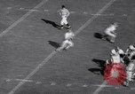 Standbild Fußball Ann Arbor Michigan USA, 1963, aus Sekunde 45 historischem Filmmaterial Videoclip 65675039174