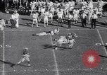 Standbild Fußball Ann Arbor Michigan USA, 1963, aus Sekunde 51 historischem Filmmaterial Videoclip 65675039174