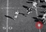 Standbild Fußball Ann Arbor Michigan USA, 1963, aus Sekunde 55 historischem Filmmaterial Videoclip 65675039174