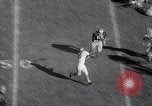 Standbild Fußball Ann Arbor Michigan USA, 1963, aus Sekunde 56 historischem Filmmaterial Videoclip 65675039174